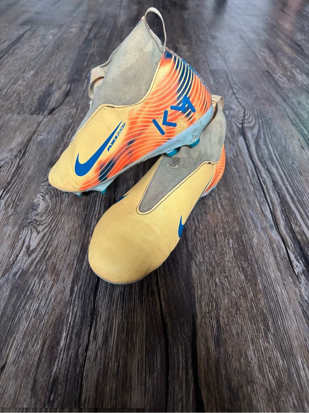 Nike mercurial superfly 10 academy MG “Kylian Mbappe” youth size 5.5